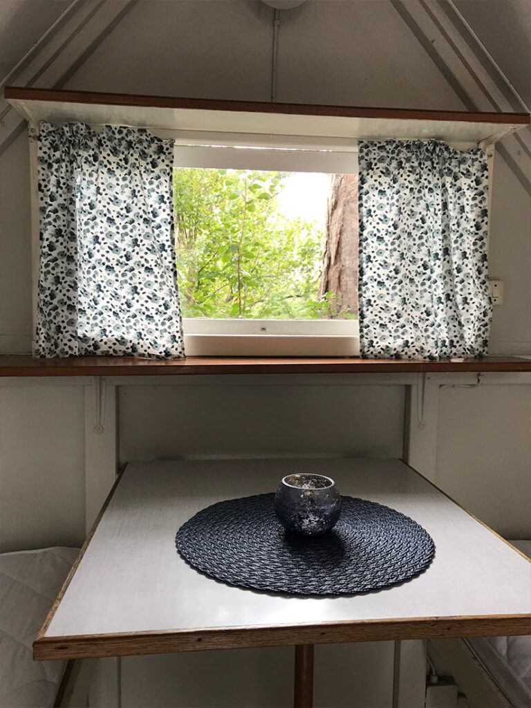 Fjällbacka Camping - Minibungalow window